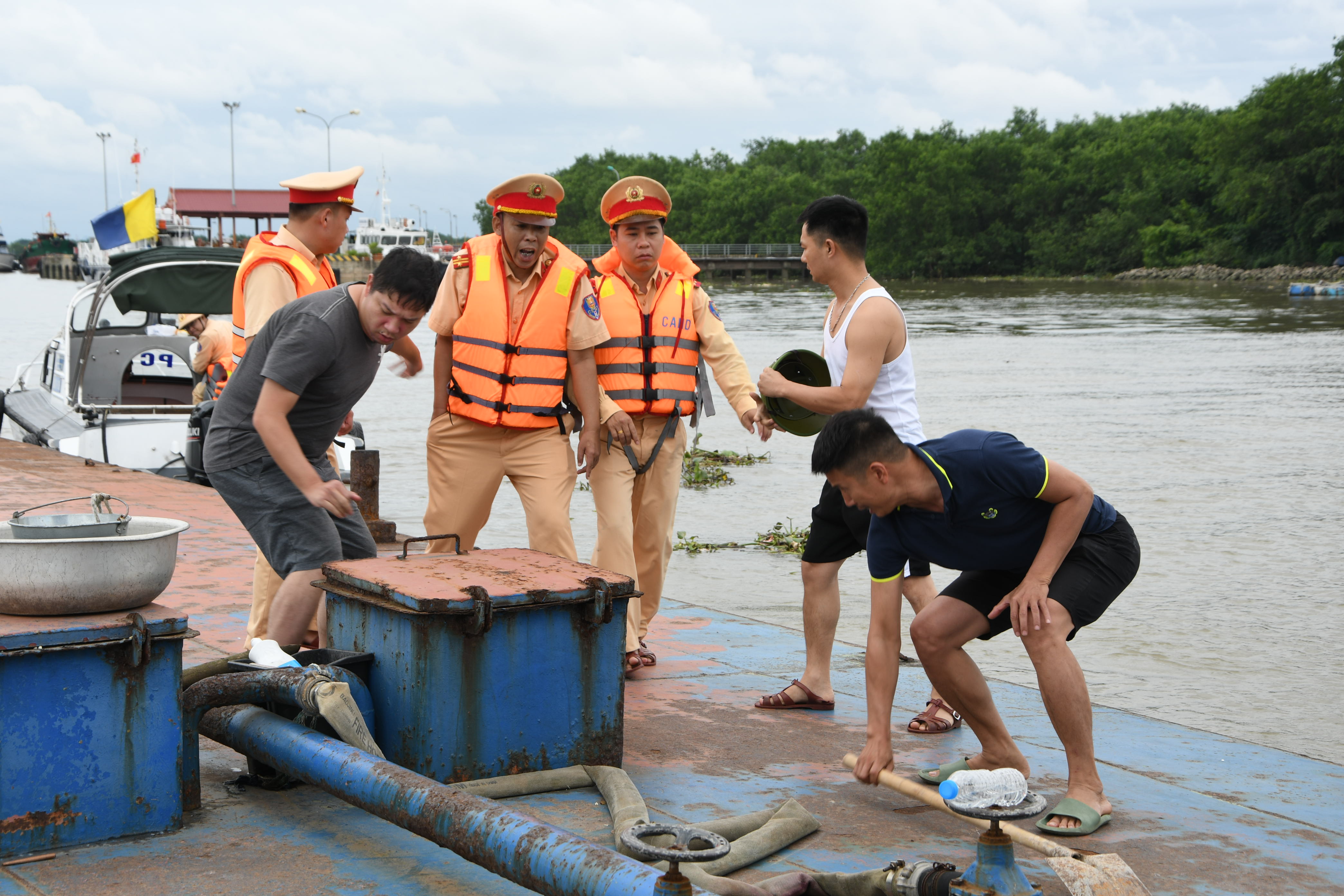 Phòng Cảnh sát đường thủy:  Hội thao tập huấn thủy nghiệp, cứu nạn, cứu hộ và phòng, chống lụt bão năm 2022